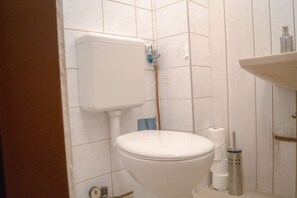 Apartment | Bathroom