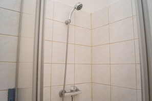 Apartment | Bathroom shower