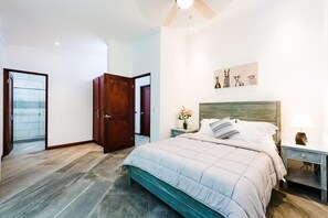 4 habitaciones, tabla de planchar con plancha, cuna de viaje y wifi