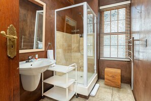 Nhà phong cách cổ điển | Phòng tắm | Máy sấy tóc, khăn tắm 
