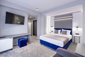 Family Double Room | Minibar, desk, laptop workspace, blackout curtains - Kayus (Busteni)