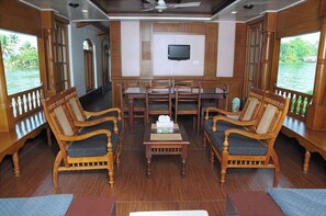 Triple Bed Deluxe A/C Houseboat (AC timings- 0800PM-0800AM) | Living area