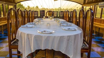 Deluxe Room (AC timings- 0800PM-0800AM) | In-room dining