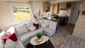 40-cm flat-screen TV with digital channels, TV - M&V Resort (Langrune-sur-Mer)