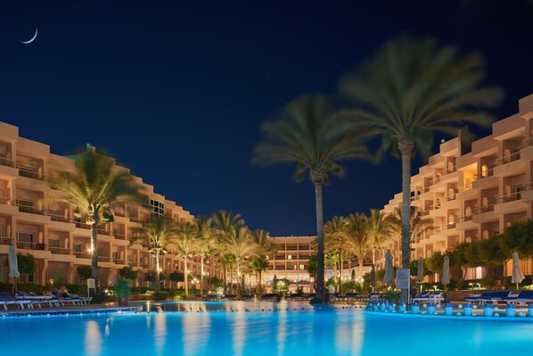 3 outdoor pools