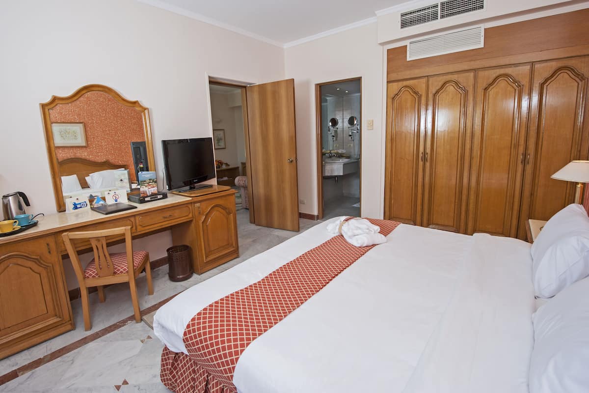 Junior Suite, Sea View | 1 bedroom, minibar, desk, WiFi