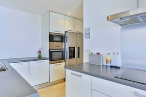 Fridge, microwave, oven, stovetop - Esprit du Sud La Sourdine (Roquebrune-sur-Argens)