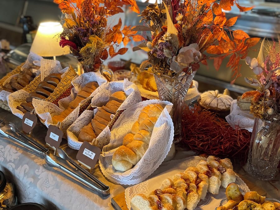 Tägliches inbegriffenes großes Frühstück