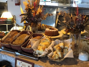 Free daily full breakfast 