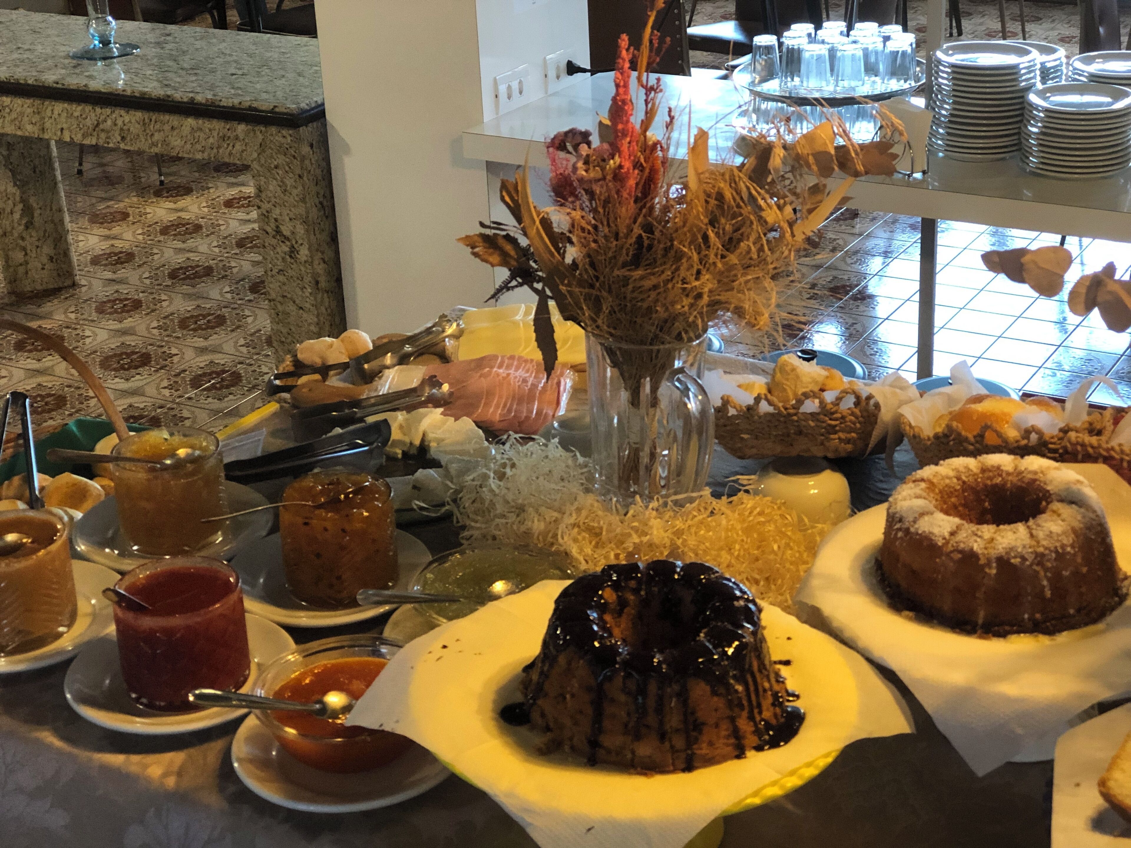 free daily full breakfast