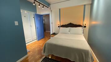 Quarto casal romântico | Wi-Fi de cortesia, roupa de cama