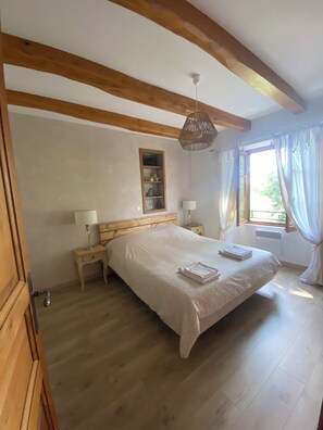 4 habitaciones, tabla de planchar con plancha y wifi gratis 