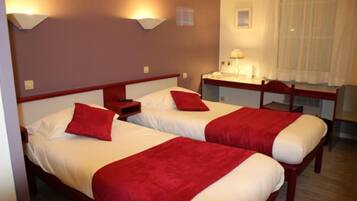 Twin kamer | Een bureau, gratis wifi, beddengoed