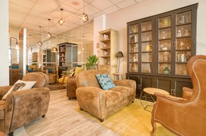 Lobby sitting area - La Maison Hotel Mulhouse (Mulhouse)