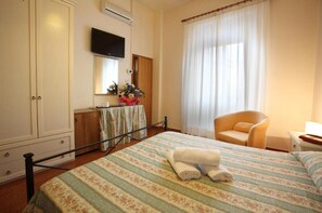 Doppel- oder Zweibettzimmer