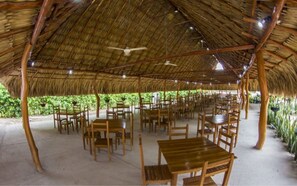 Bữa sáng kiểu Âu hàng ngày với phụ phí nhỏ 