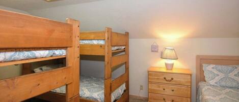 5 camere, una scrivania, Wi-Fi, lenzuola