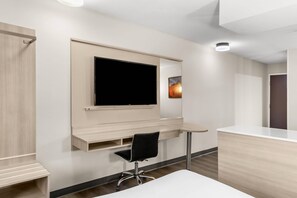 Suite, 1 Queen Bed with Sofa bed, Non Smoking | Blackout drapes, iron/ironing board, free WiFi, bed sheets - Quality Inn & Suites Nashville - Bellevue (Nashville)