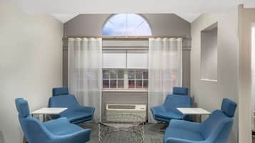 Room, 1 Queen Bed, Accessible, Non Smoking (Sitting Area) | Blackout drapes, iron/ironing board, free WiFi, bed sheets