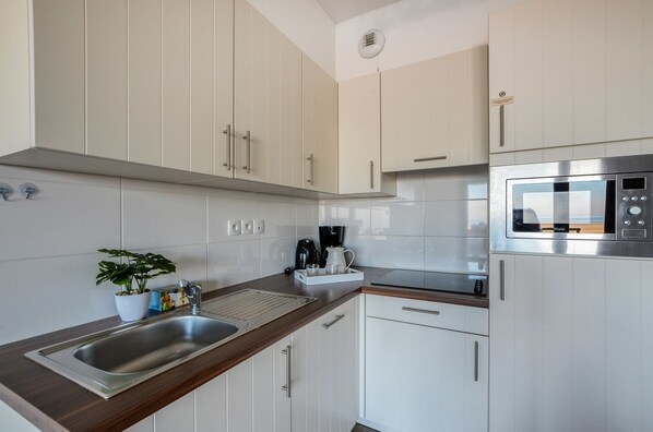 Fridge, microwave, dishwasher, coffee/tea maker