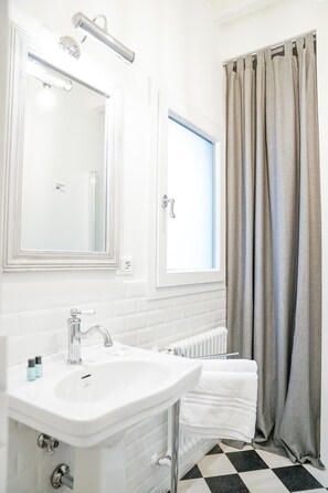 Apartment, 2 Bedrooms | Bathroom - Art Apartment Black & White (Florence)