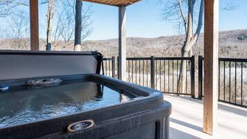 Bañera de hidromasaje al aire libre