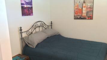 1 bedroom, WiFi, bed sheets