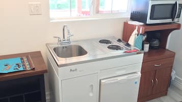 Fridge, microwave, stovetop, coffee/tea maker