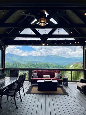 Outdoor dining - STUNNING MOUNTAIN VIEWS!! Multiple HUGE Decks, Game Room, Fire Table, Hot Tub!! (Gatlinburg)