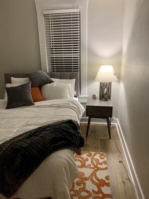 3 bedrooms, desk, iron/ironing board, travel cot