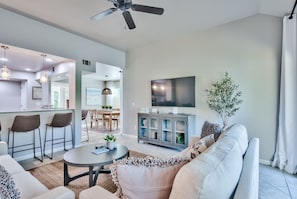 Smart TV - Quiet Beachside retreat w/ Golfcart included - close proximity to everything! (Miramar Beach)