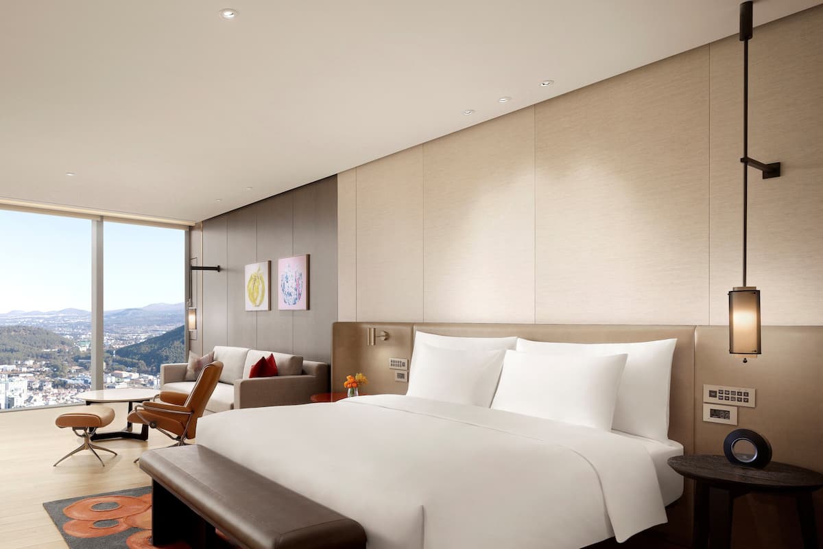 Premium bedding, minibar, in-room safe, desk
