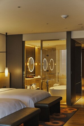 Separate bathtub and shower, rainfall showerhead, hair dryer, bathrobes - Grand Hyatt Jeju (Jeju City)