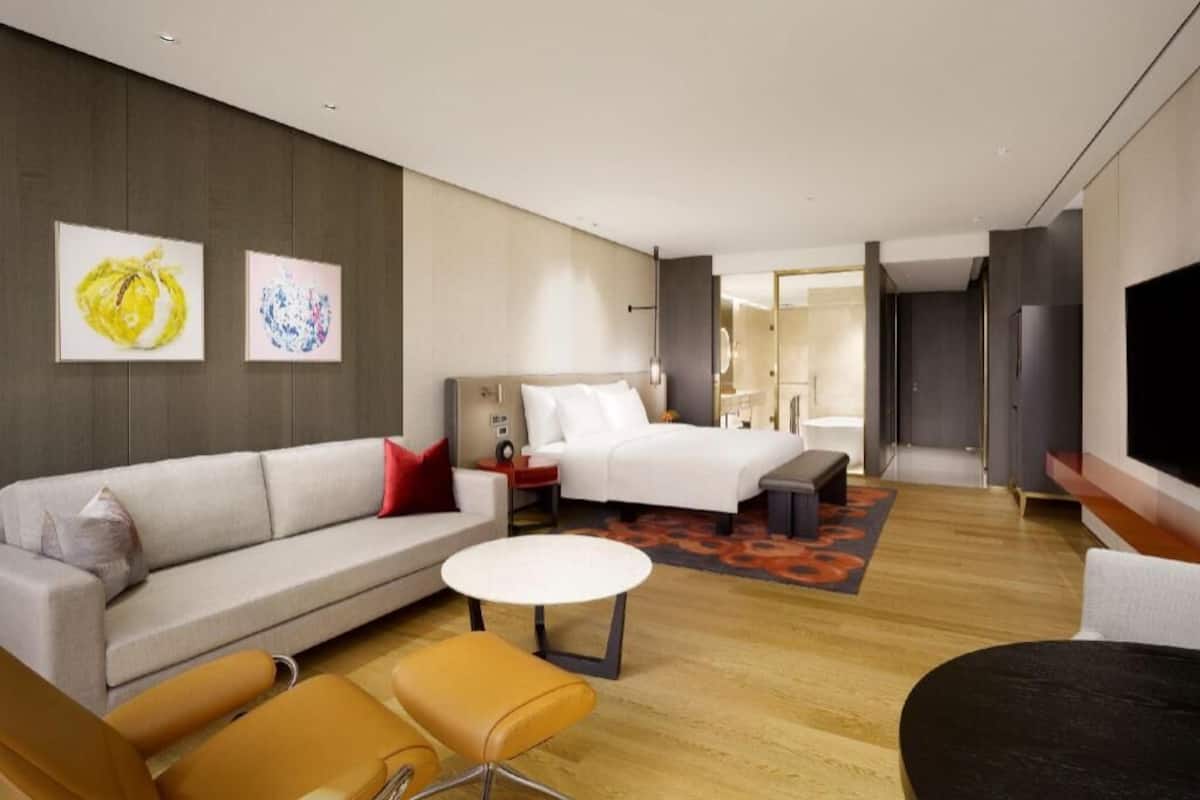 Premium bedding, minibar, in-room safe, desk
