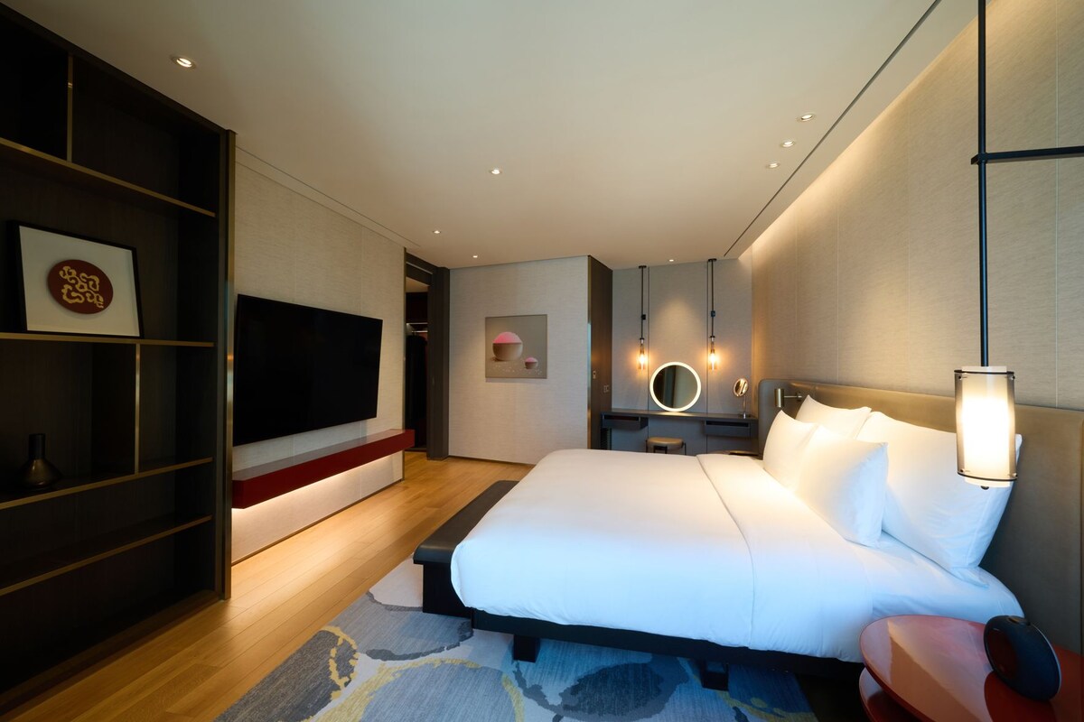 Hochwertige Bettwaren, Minibar, Zimmersafe, Schreibtisch
