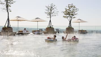 Piscine couverte, piscine extérieure, tentes de plage, parasols de plage