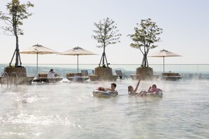 실내 수영장, 야외 수영장, 카바나(요금 별도), 수영장 파라솔