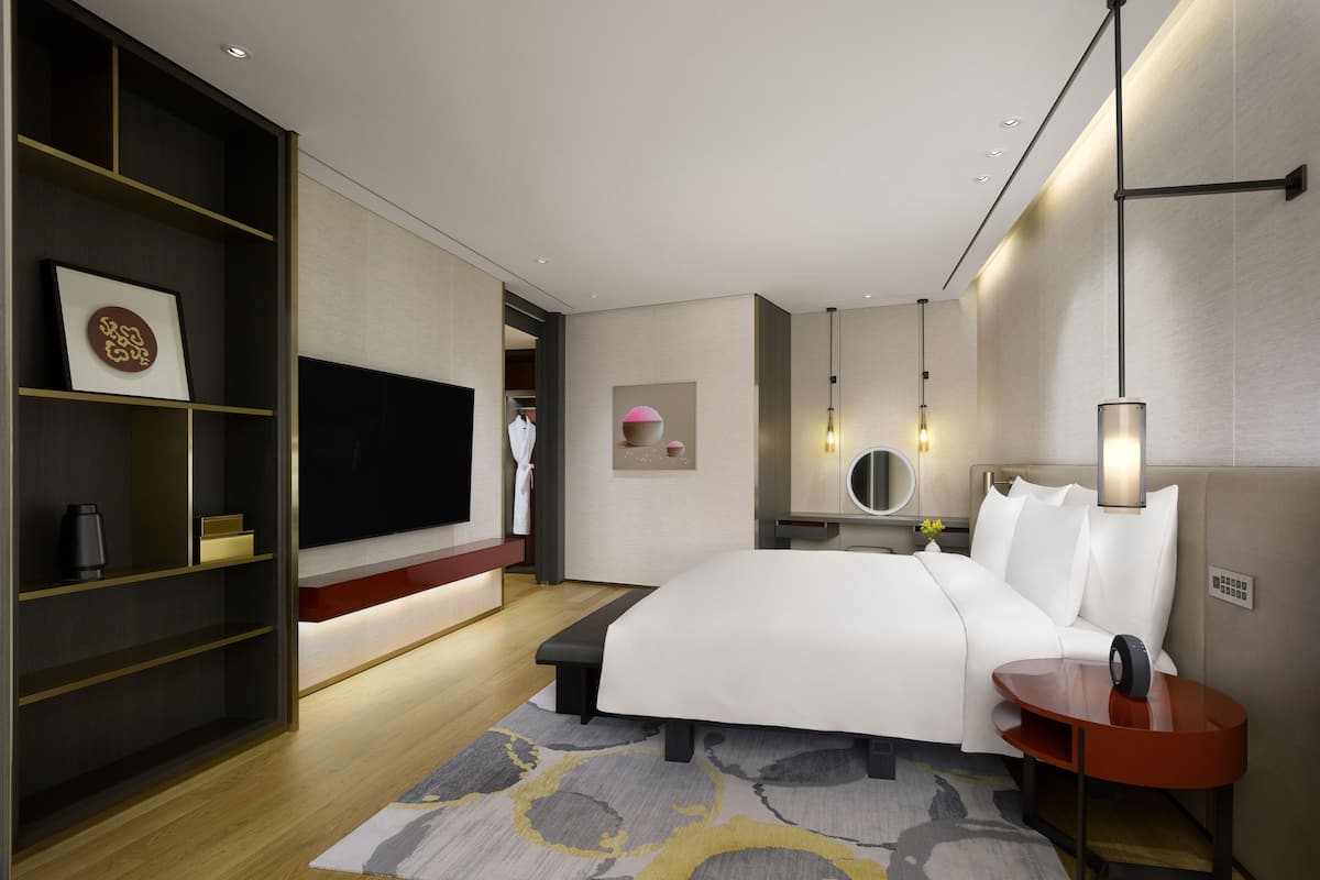 Premium bedding, minibar, in-room safe, desk