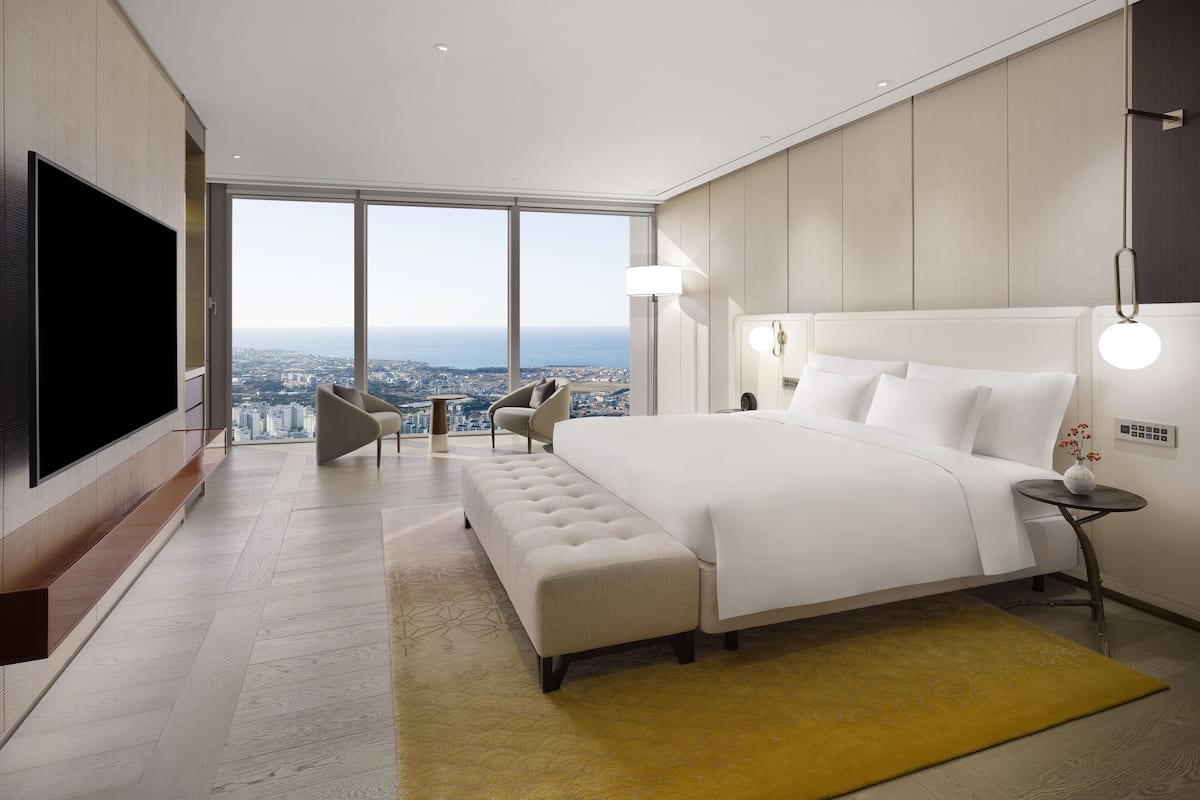 suite, 1 king bed (diplomat) | premium bedding, minibar, in-room safe, desk