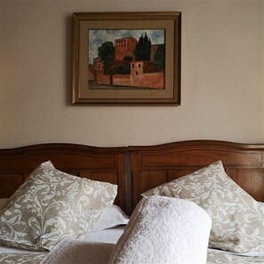 2 bedrooms, iron/ironing board, WiFi, bed sheets - An 800 year old accommodation in the Tuscan Country side (Montepulciano, Siena)