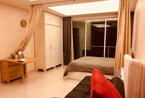 2 habitaciones, escritorio y cortinas blackout 