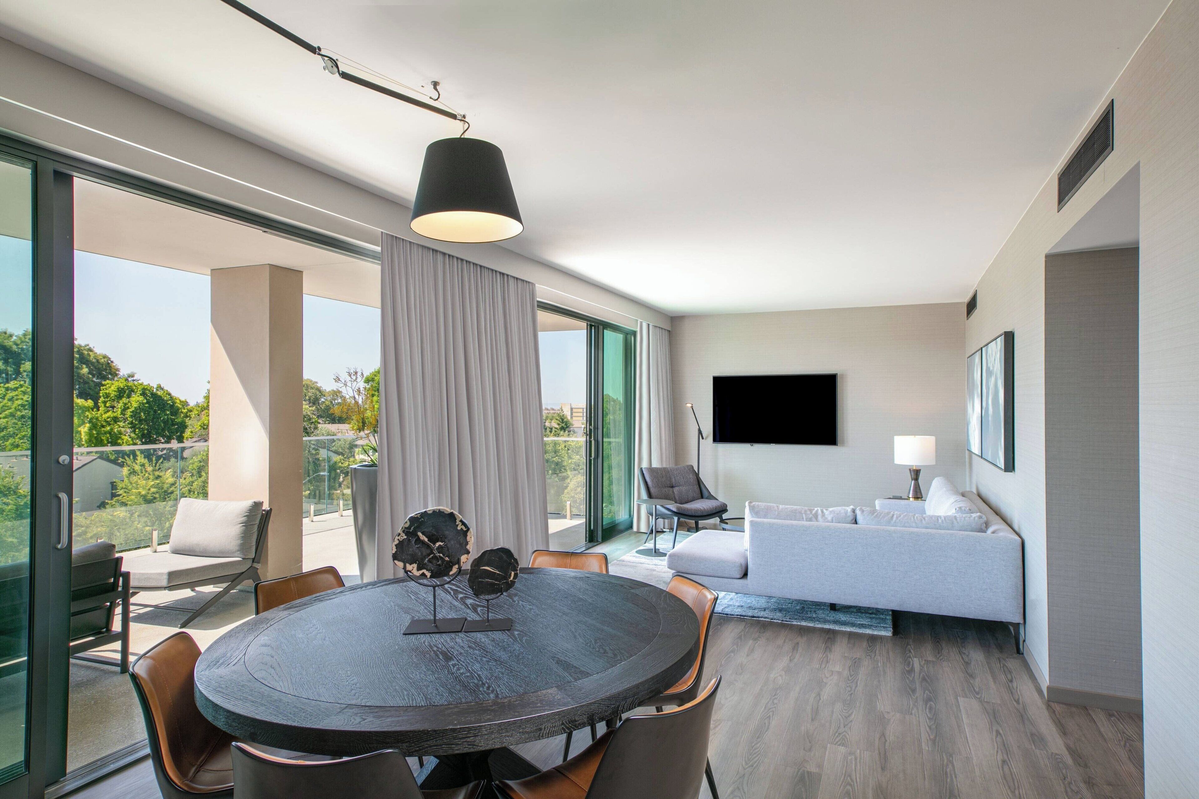 suite, 2 bedrooms, terrace, mountain view | living room | 32-inch flat-screen tv with cable channels, tv