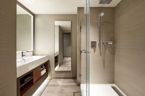 Amenidades de baño gratuitas, secadora de cabello, batas, pantuflas 