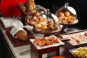 Petit déjeuner continental (138 CNY par personne)