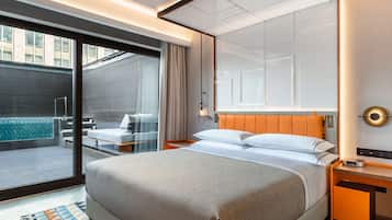 Deluxe Room, 1 King Bed, Balcony | 1 bedroom, premium bedding, down duvets, minibar