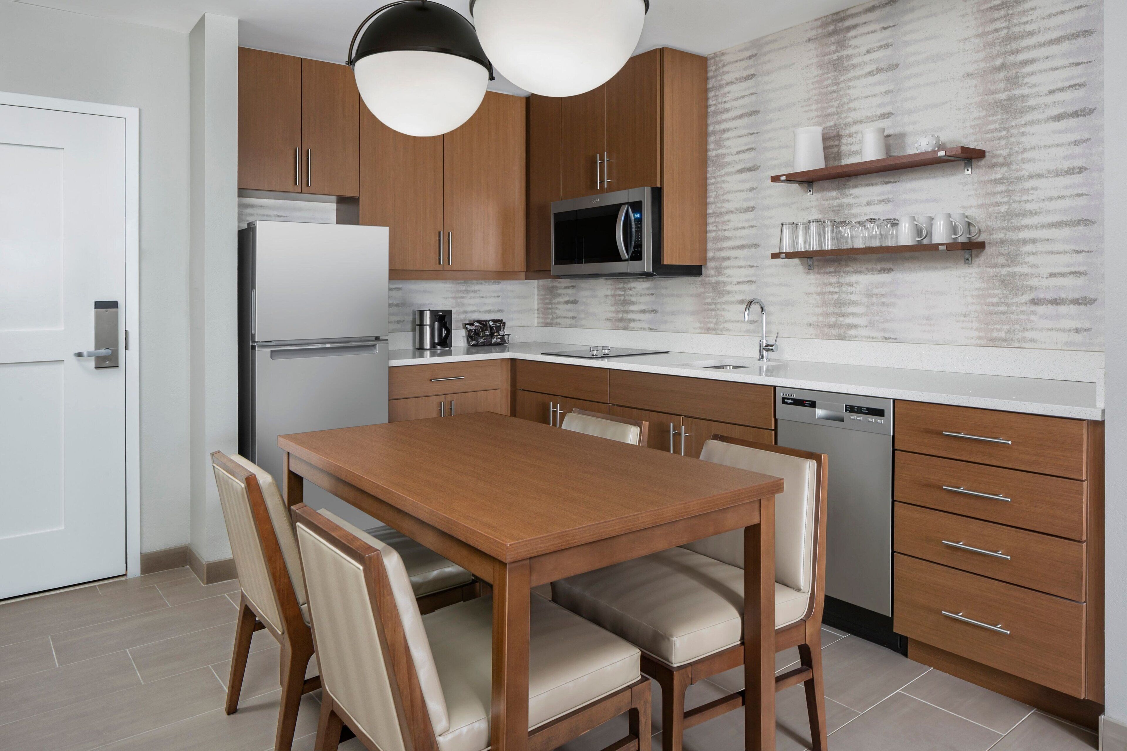 Fridge, microwave, stovetop, dishwasher