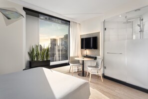 Loft (The Loft Sky View) | Allergikerbettwaren, kostenlose Minibar, Schreibtisch