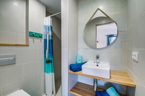 Bruser, hårtørrer, håndklæder, Toiletpapir