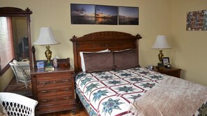 獨棟房屋, 多張床 (450 6th Ave) | 4 間臥室、免費無線上網