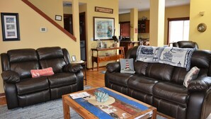 Casa, varias camas (450 6th Ave) | Sala de estar
